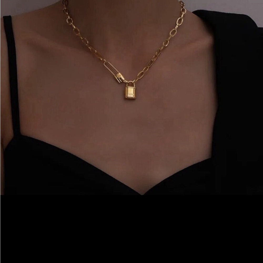 Stainless Steel LOVE lock pendant in Gold - Picture 2 of 2